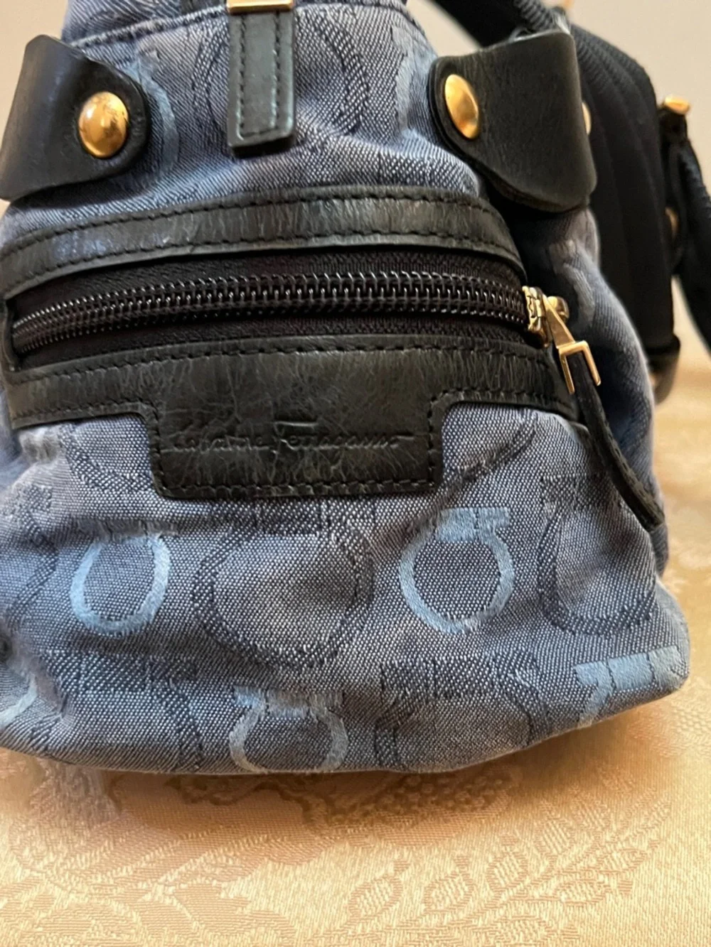 SALVATORE FERRAGAMO JEAN BAG - Picture 5 of 11